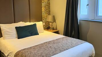 Standard Double Room | Bathroom | Shower, free toiletries, hair dryer, towels