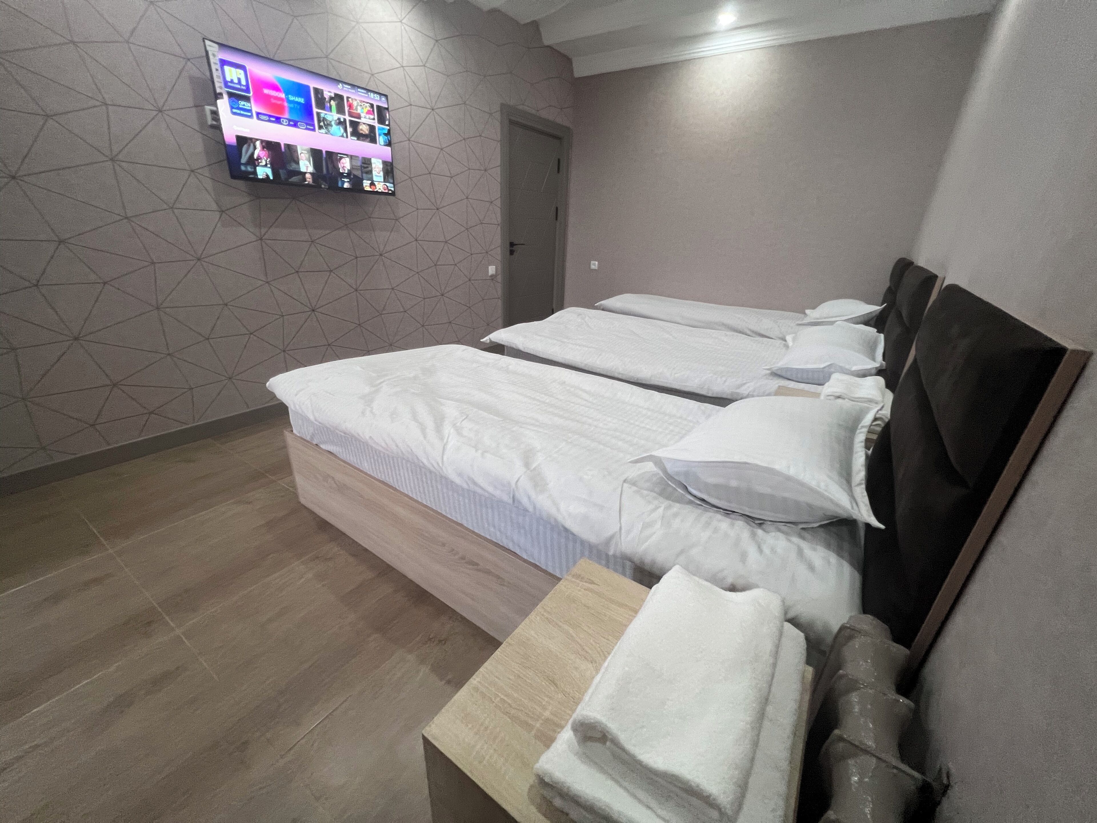 5 bedrooms, WiFi, bed sheets