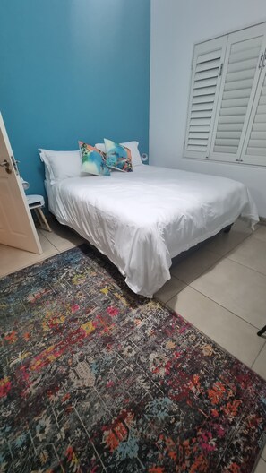 3 habitaciones, tabla de planchar con plancha, wifi y ropa de cama 