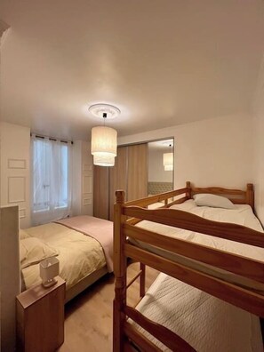 2 bedrooms, travel cot, Internet, bed sheets - Appartement de Luxe Avec Fresque (Fontainebleau)