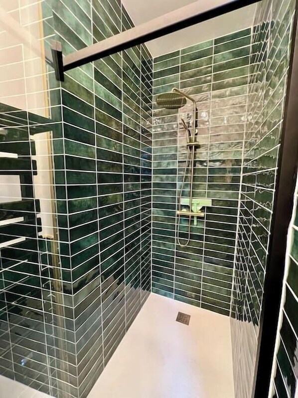 Bathtub, hair dryer, towels