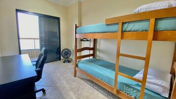 Apartamento básico | 3 quartos, Wi-Fi de cortesia, roupa de cama