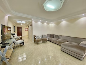 Basic Apartment | Living area