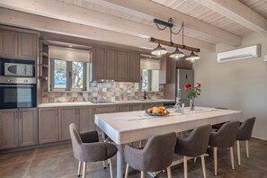 Kühlschrank, Mikrowelle, Ofen, Geschirrspüler