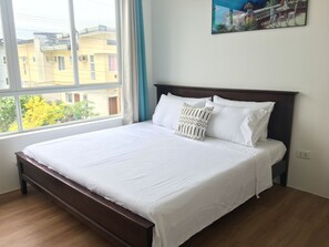 4 bedrooms, in-room safe, desk, free WiFi