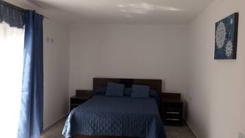 2 habitaciones, tabla de planchar con plancha, wifi y ropa de cama