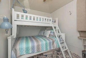 2 chambres, fer et planche à repasser, accès au Wi-Fi (inclus)