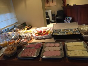Daily buffet breakfast for a fee - Hotel Prelude (Aalter)