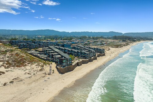 Ocean Harbor 312 - Monterey Condo - Beachfront Monterey Bay