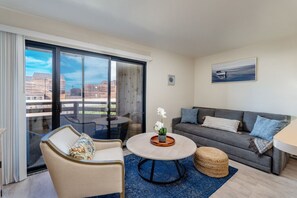 TV - Ocean Harbor 312 - Monterey Condo - Beachfront Monterey Bay (Monterey)