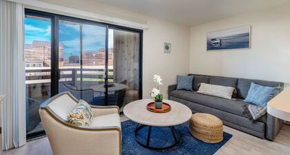 Ocean Harbor 312 - Monterey Condo - Beachfront Monterey Bay