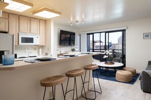 Dining - Ocean Harbor 312 - Monterey Condo - Beachfront Monterey Bay (Monterey)