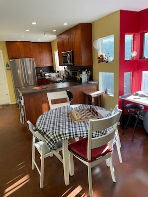 Private kitchen - Cozy 2 Bedroom condo minutes away from downtown.  (San Diego)
