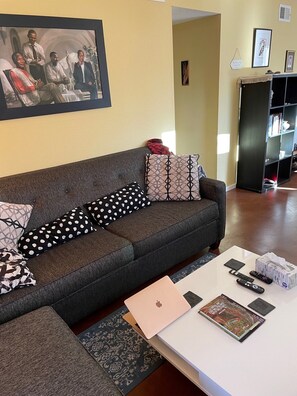 Living area - Cozy 2 Bedroom condo minutes away from downtown.  (San Diego)