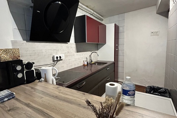 Fridge, oven, dishwasher, cookware/dishes/utensils