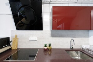 Réfrigérateur, four, lave-vaisselle