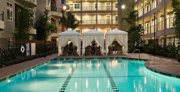 Piscine extérieure, piscine chauffée