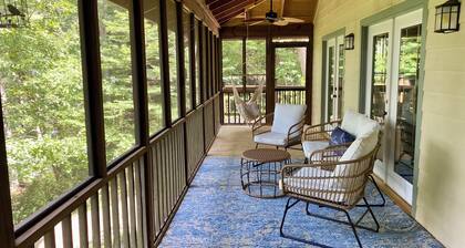 Mountainview Escape - Dog-Friendly/Screened Porch/3 Bed/2.5 Bath!
