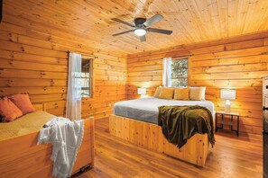 2 soverom, strykejern/-brett, wi-fi og sengetøy