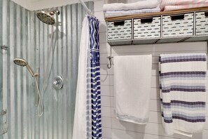 Shower, hair dryer, towels - Bastrop Container Hideaway-Forest Views-Near Hiking (Bastrop)