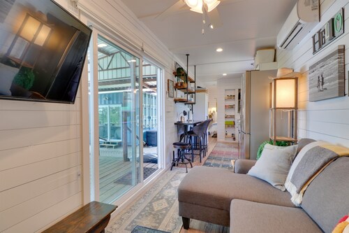 Bastrop Container Hideaway-Forest Views-Near Hiking