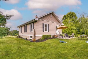 Exterior - Country Home Near EIU & Lake Charleston! (Charleston)