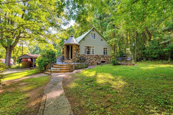 Salisbury Vacation Rental | 4BR | 1BA | 1,300 Sq Ft | Stairs Required