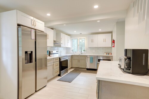 Pennington Home w/ Deck ~ 9 Mi to Princeton!