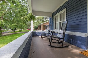 Terrace/patio - The Fleetwood - Charming Cottage with Game Room (South Pittsburg)