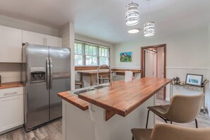 Private kitchen - The Fleetwood - Charming Cottage with Game Room (South Pittsburg)