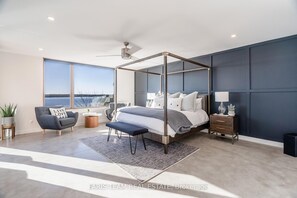 5 Schlafzimmer, Schreibtisch, Bügeleisen/Bügelbrett, Reisekinderbett