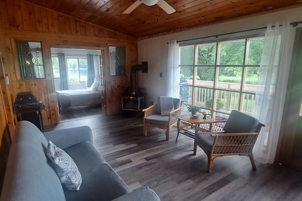 Televisor intel·ligent, reproductor de DVD i llibres