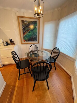 Dining - The Corner Cottage (El Centro)