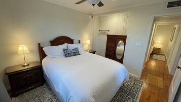 2 chambres, bureau, chambres insonorisées, fer et planche à repasser