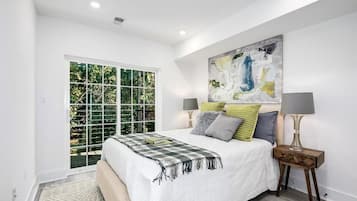 2 bedrooms, iron/ironing board, internet, bed sheets