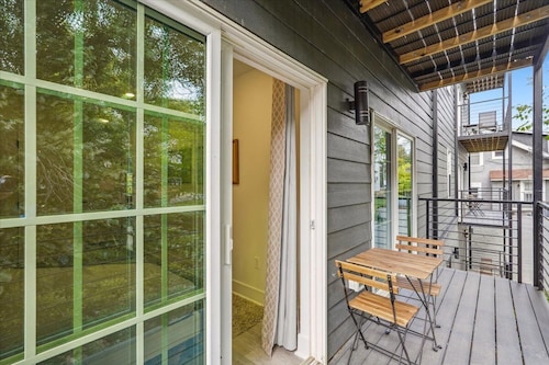 Garden & City Skyline View Home in Brookland!