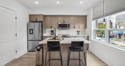 Garden & City Skyline View Home in Brookland!