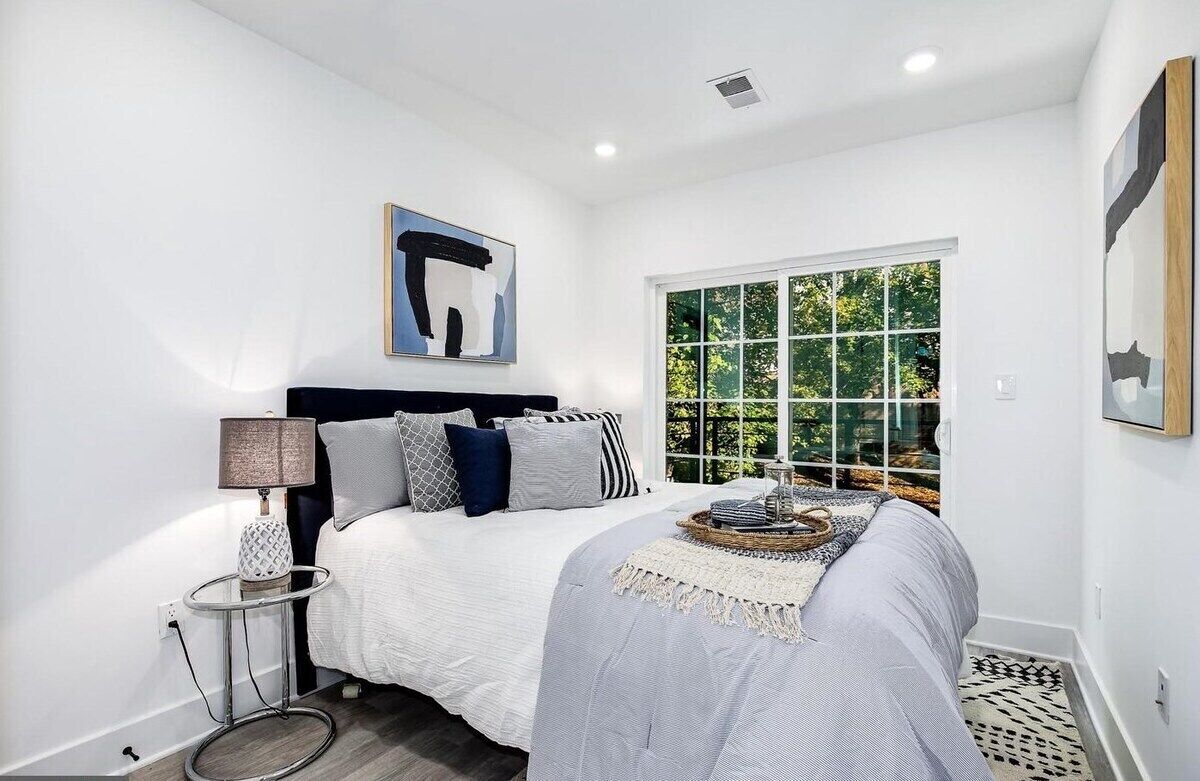 2 多间卧室、熨斗/熨衣板、上网接入、床单