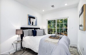 2 soverom, strykejern/-brett, internettilgang og sengetøy