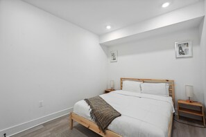 1 bedroom, iron/ironing board, internet, bed sheets