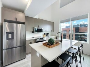 雪櫃、微波爐、焗爐、爐具