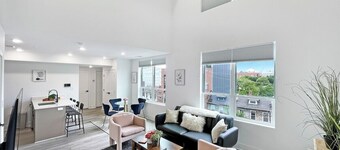 LUX Brookland Penthouse | RoofDeck | Skyline View