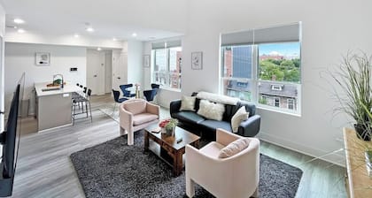 LUX Brookland Penthouse | RoofDeck | Skyline View