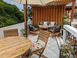 Outdoor dining - Old City 2-bedroom, 2-bath Condo with Patio (Cartagena de Indias)