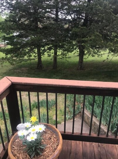 Emporia Lakehouse - gravel bike, disc golf, ah-quiet
