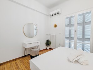 3 bedrooms, desk, iron/ironing board, free WiFi