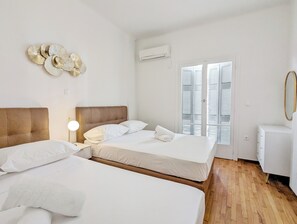 3 bedrooms, desk, iron/ironing board, free WiFi