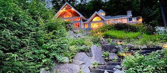 Welcome to this 4,200 sq. ft, 7 bedroom Cottage on Lake of Bays! Sleeps 16