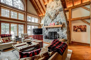 Smart TV, fireplace, ping pong, books