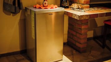 Mini-fridge, coffee/tea maker